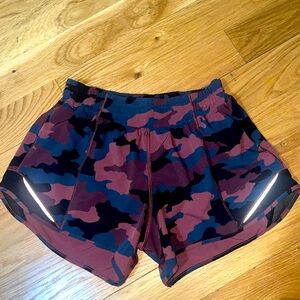 Lululemon Hotty Hot Shorts Womens 6 Pink Camo Running Athletic Liner Zip Pocket